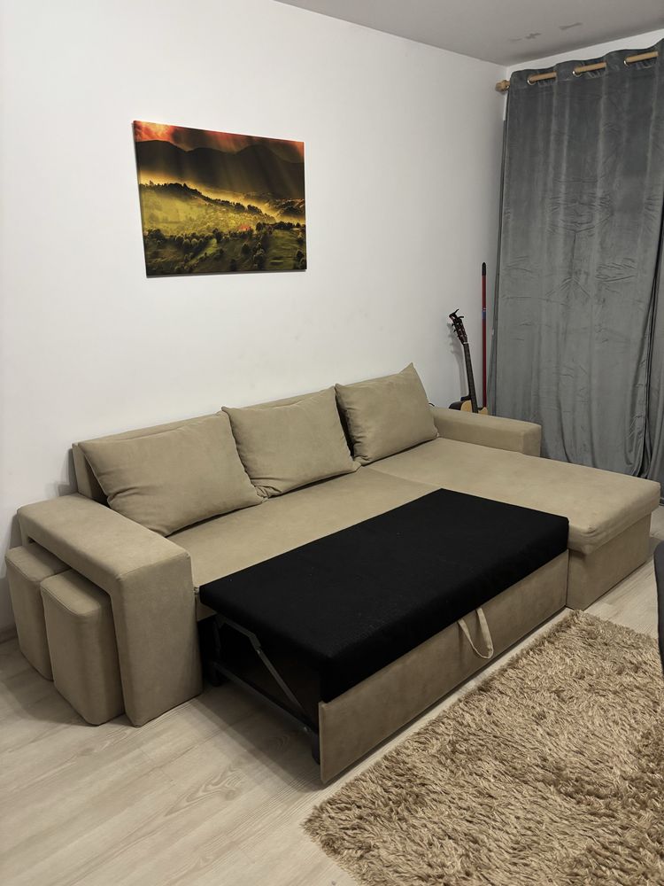 Coltar extensibil cu lada si 2 tabureti - ca nou