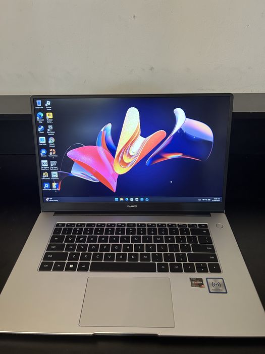 Vand laptop HUAWEI Matebook D15 cu procesor AMD Ryzen 5 5500U