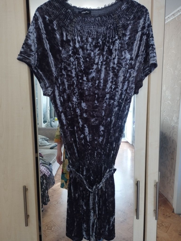 Платье нарядное бархат со стразами ,ткань стрейч комфортное размер 48
