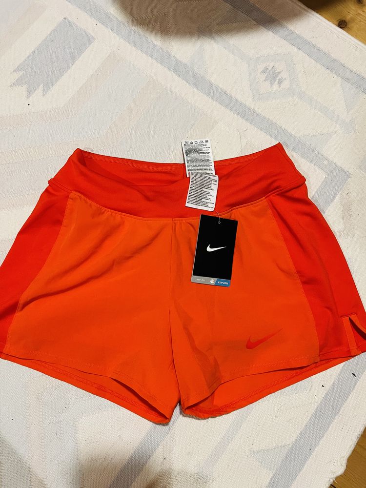 Pantaloni scurti alergat, maieu NIKE XS (si nou)