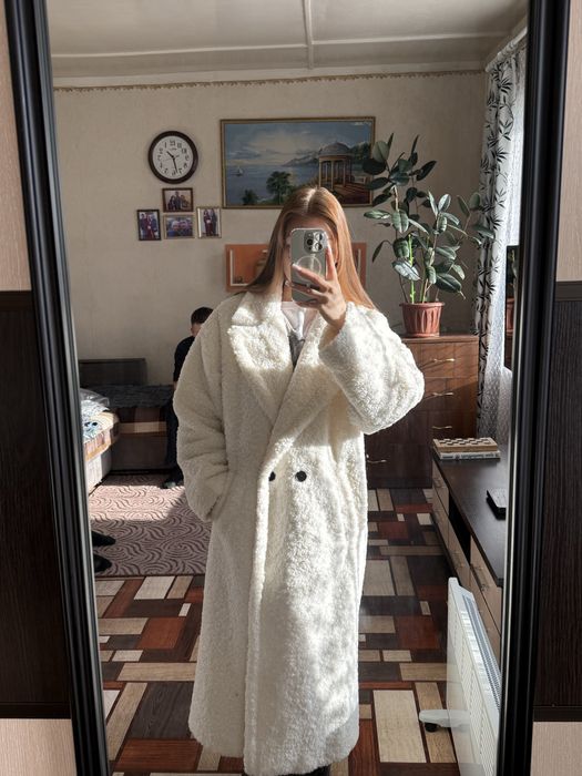 Продам молочного цвета шубу