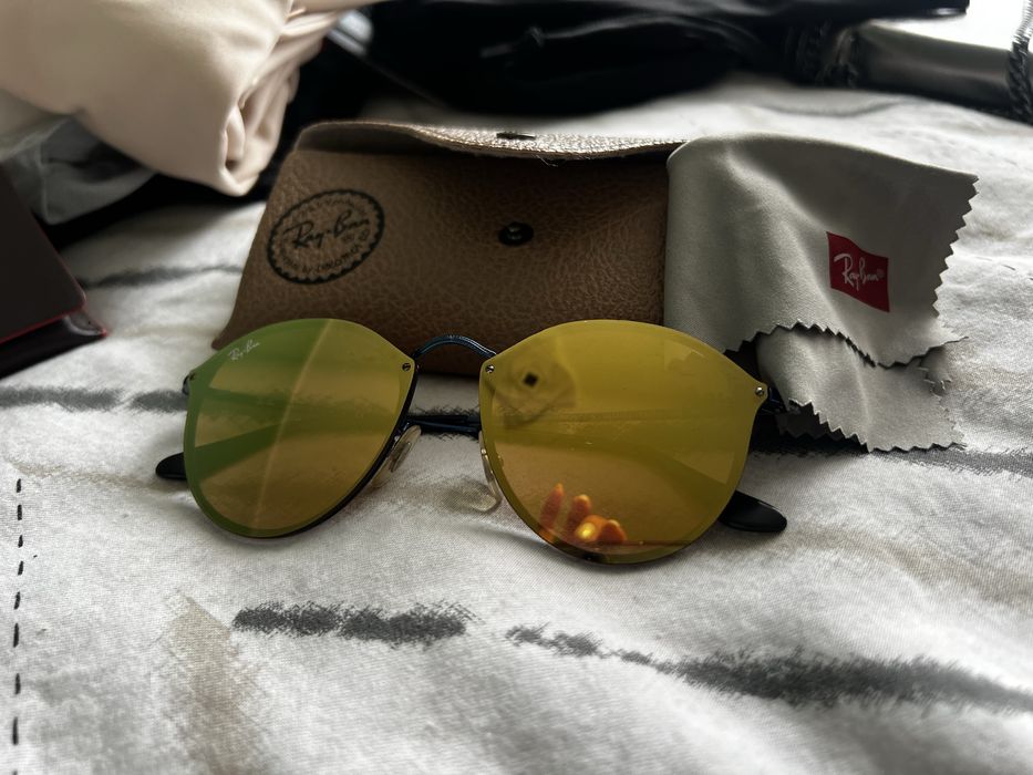 Слънчеви очила “RayBan”.
