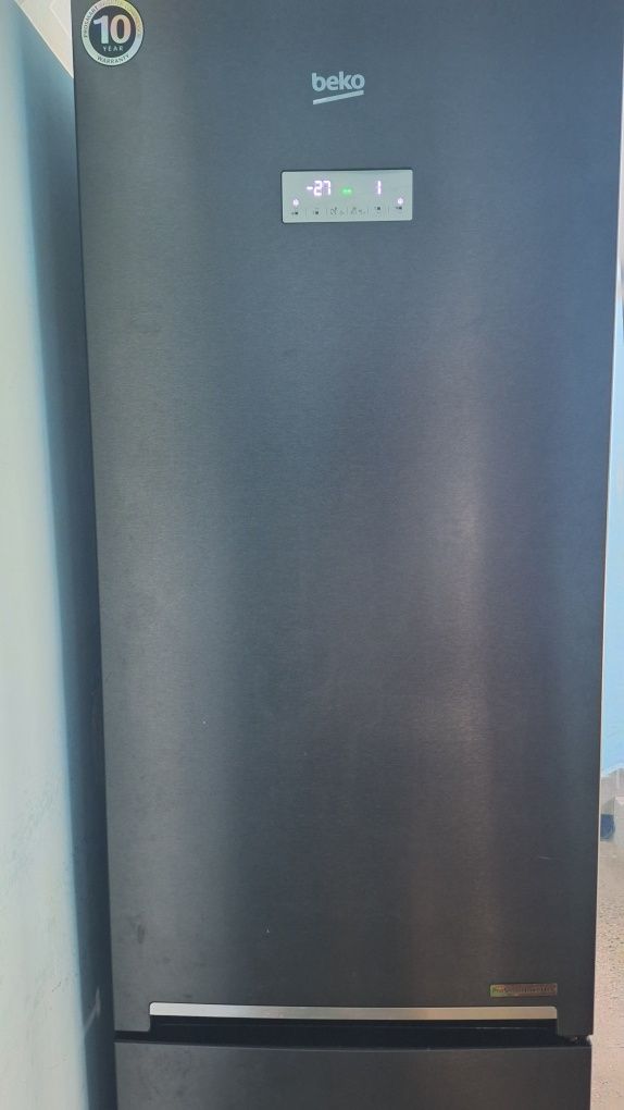 Хладилник  BEKO RCNA406E60LZXRN