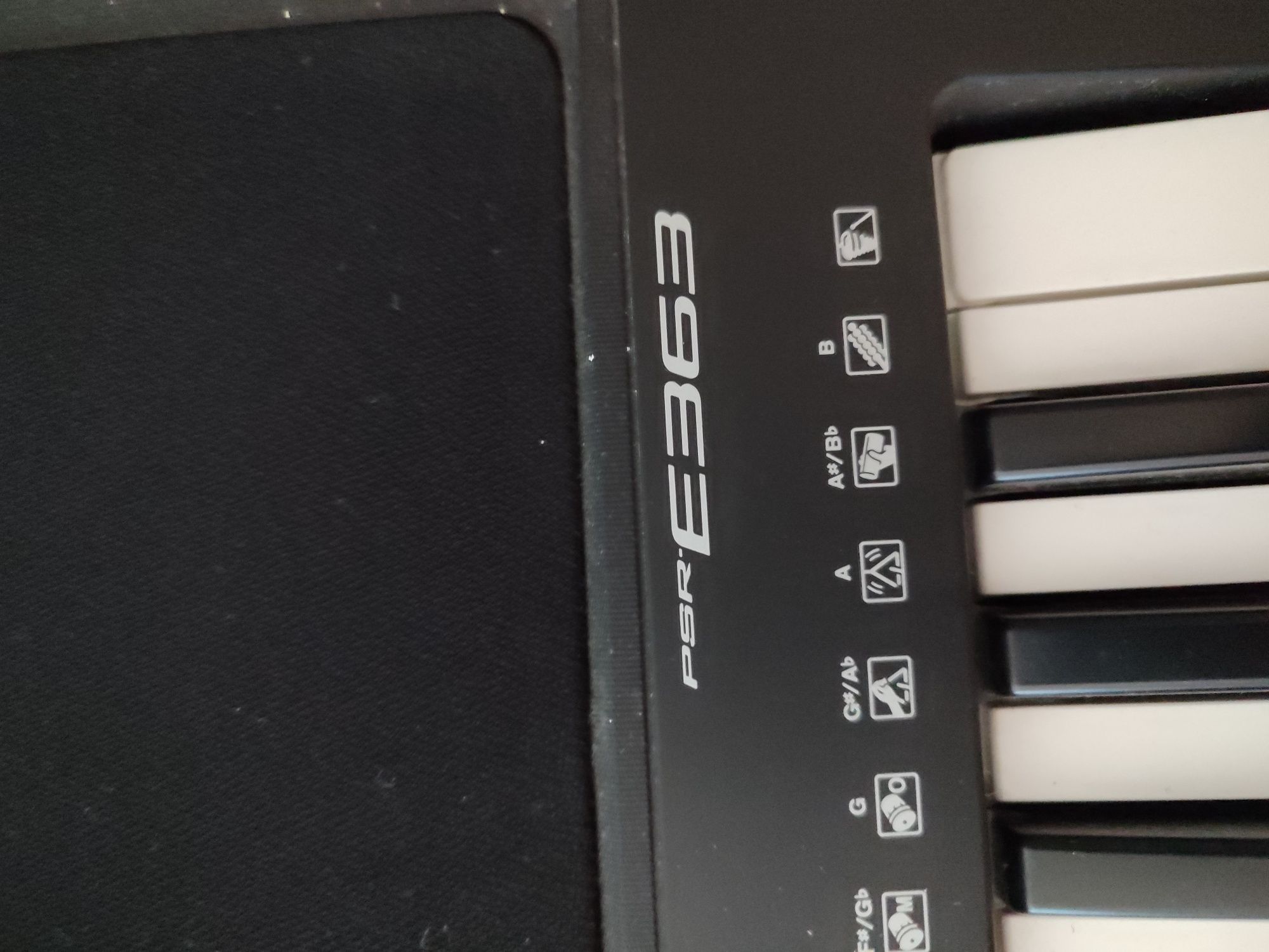 Продавам синтезатор Yamaha e363