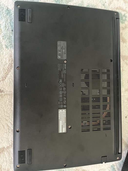 Лаптоп acer aspire 3 нов е на 3месеца
