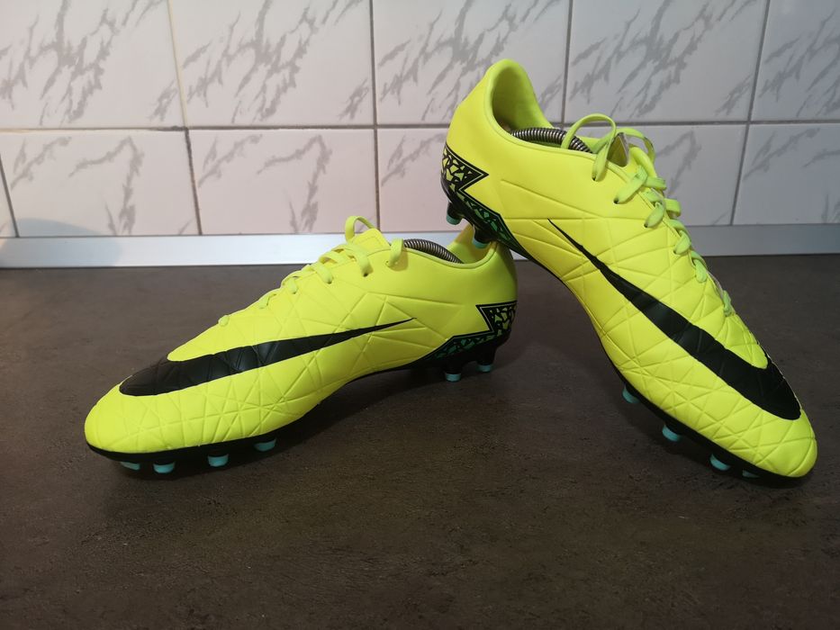 Vând ghete de fotbal Nike Hypervenom în stare impecabilă
Nr 45
Preț 2