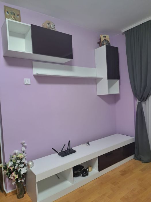 Set living din 4 piese,fara zgarieturi, cu usi din MDF lucios elegant