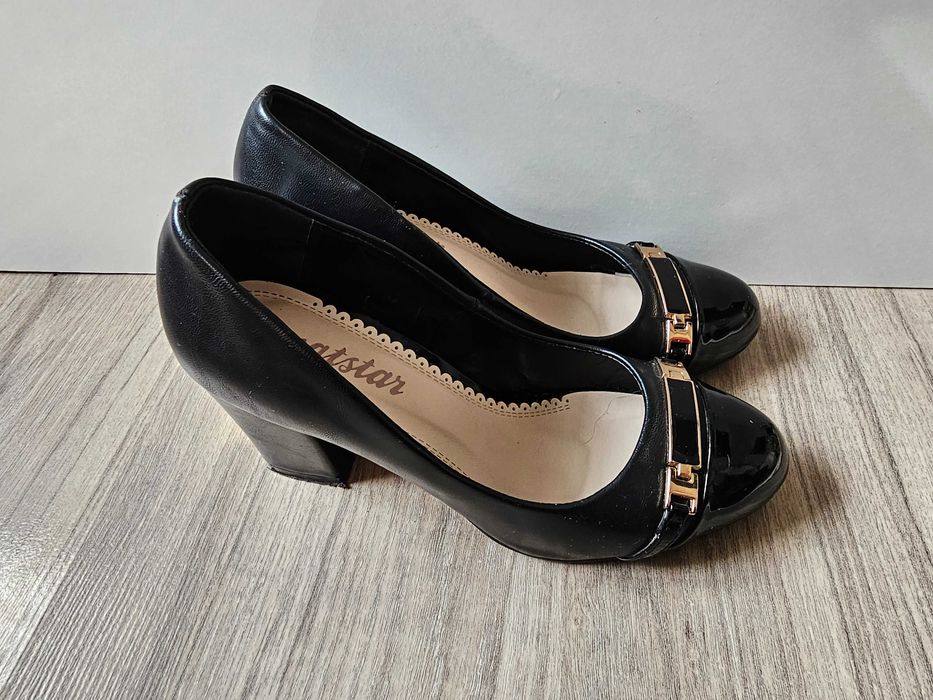 Обувки с дебел ток