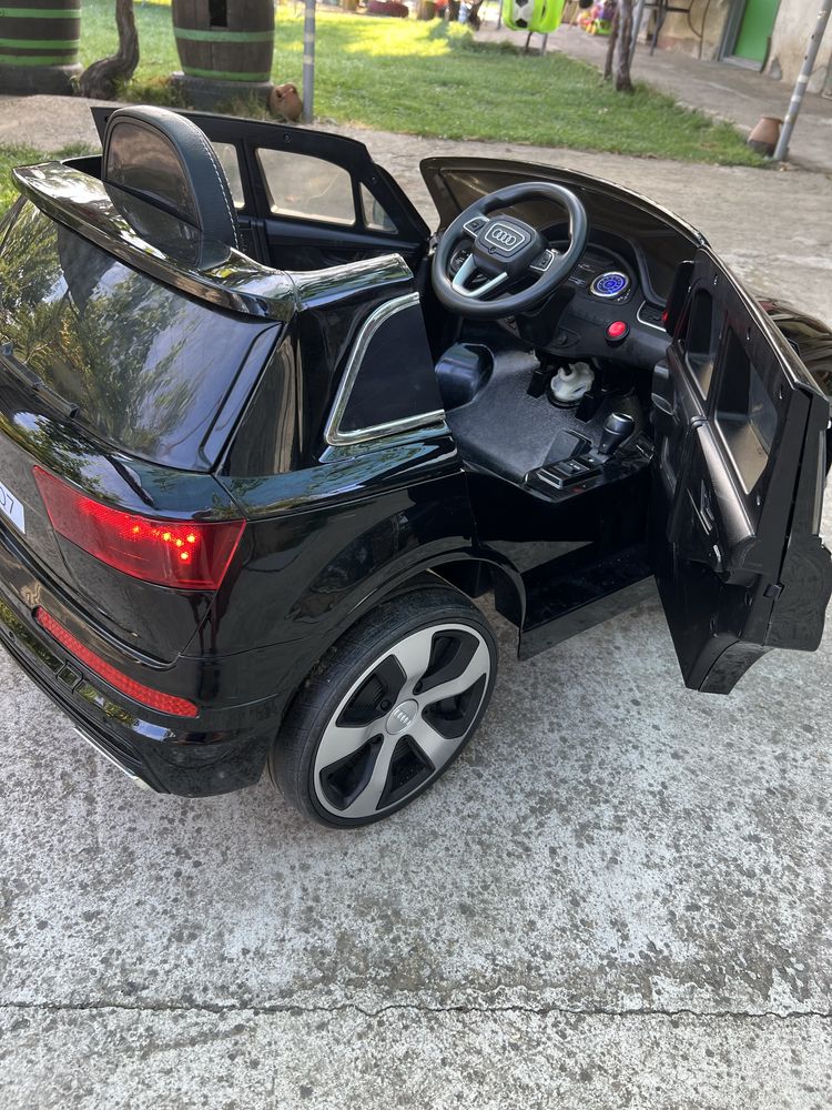 Акумолаторен джип Ауди Q7
