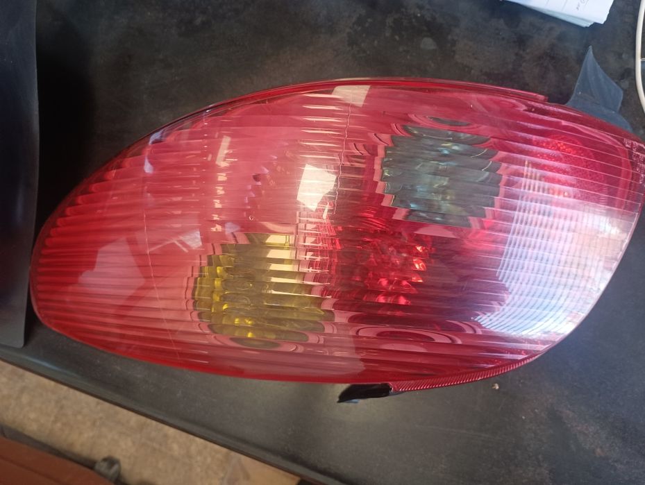 Гуми 205/55/15 със джанти оргинални за Пежо с болтовете и СТОПОВЕ .