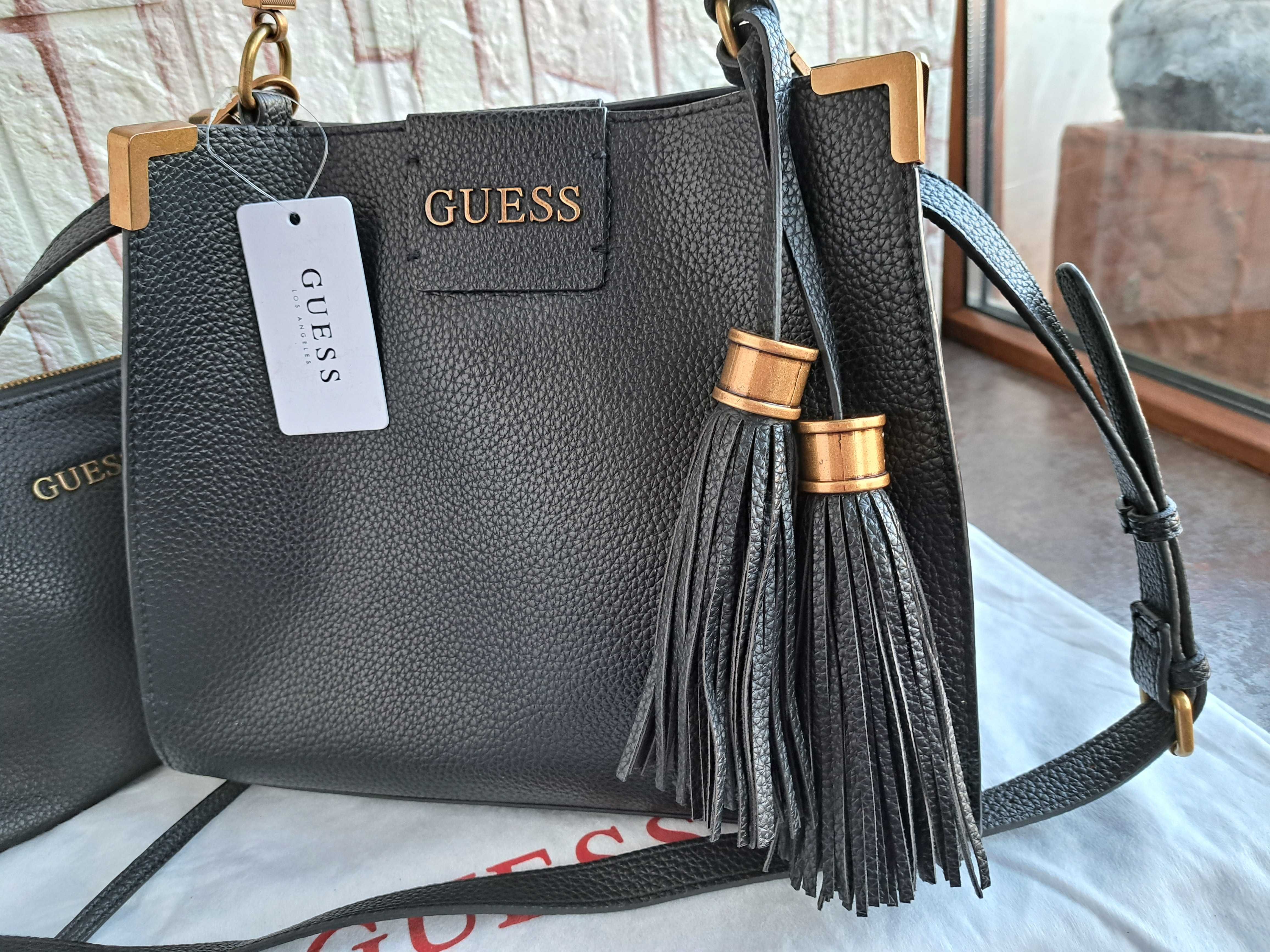 Guess-Нова черна чанта с пискюли