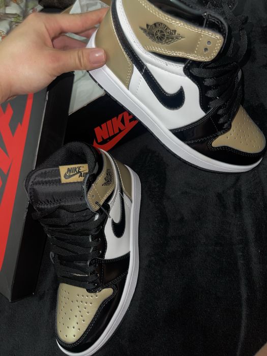 Air Jordan 1 Retro High OG Gold Toe
