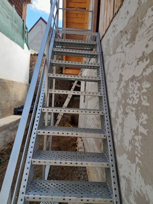 Scări metalice galvanizate la orice demisiune asiguram transport ori u