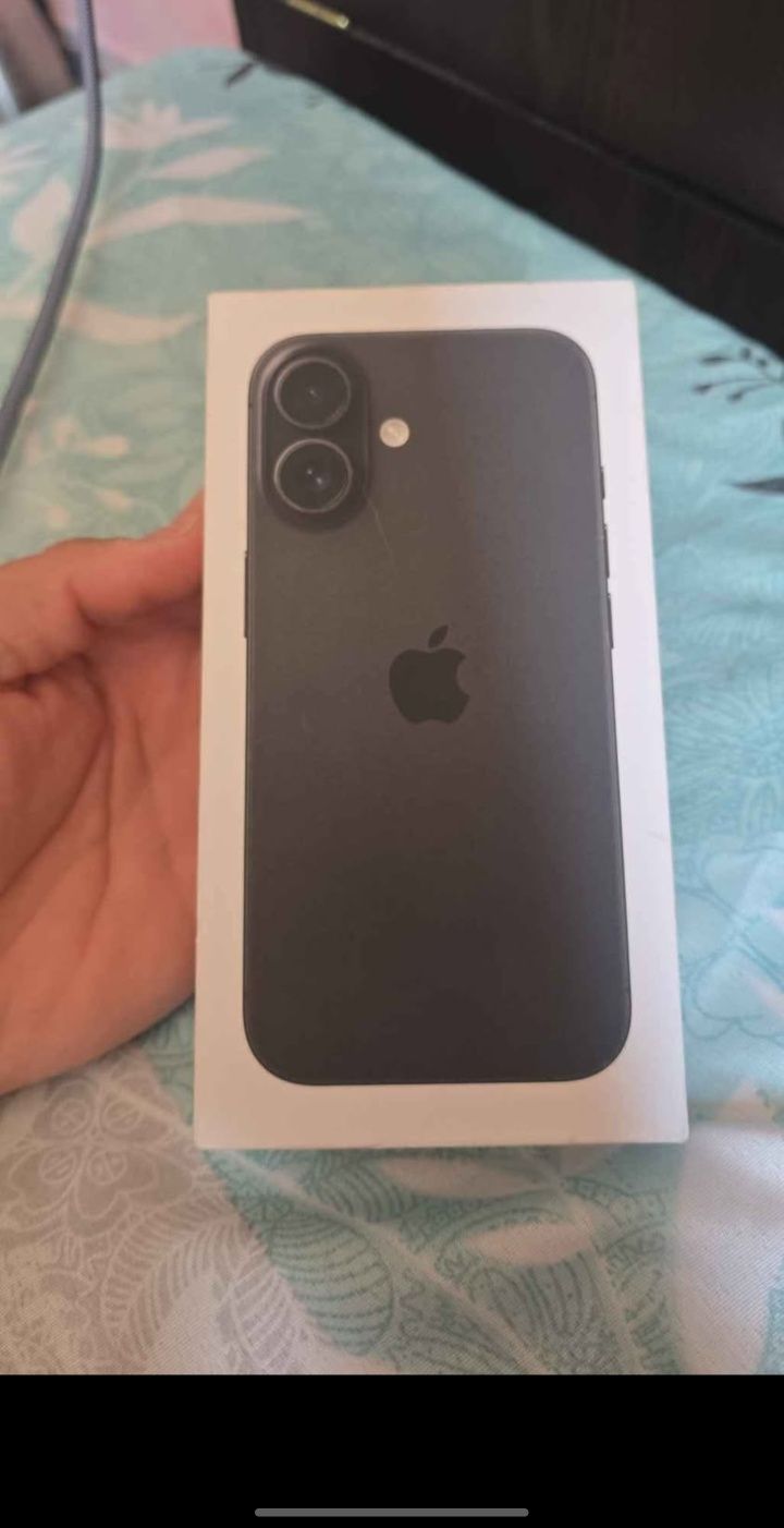 iPhone 16, закупен от Yetel, с документ и гаранция.