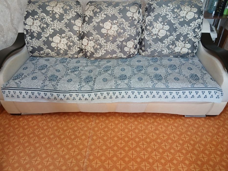 Продам диван в хорошем состоянии