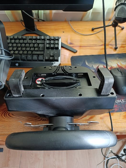 Продавам Logitech G27