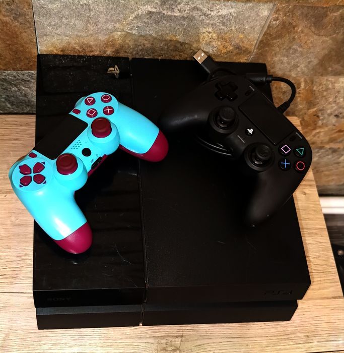 Ps4/Playstation 4 Phat 750 GB HDD cu peste 20 jocuri+2 Manete