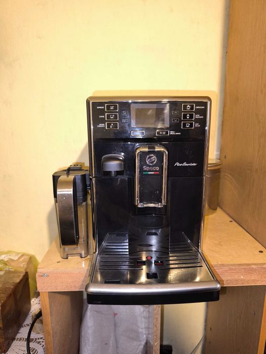 Продавам кафемашина Saeco PicoBaristo