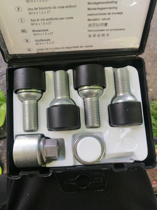 Vând antifurt golf 5  hatchback nou original
350 de lei