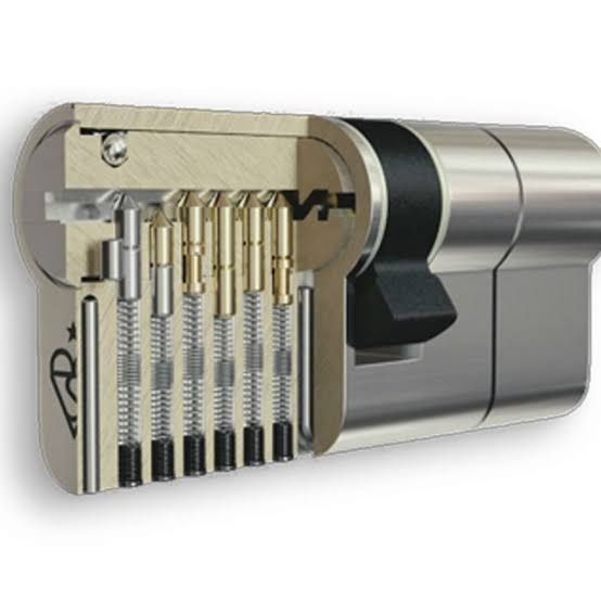 Установка замков , замена цилиндров, ремонт и регулировка двери