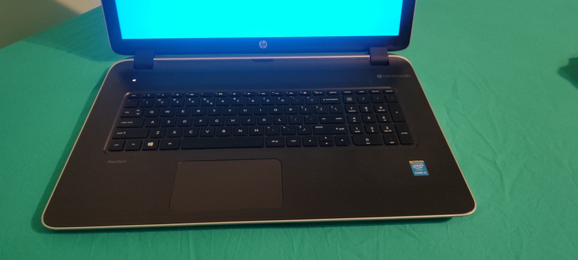 Laptop HP pavilion 17 inch intel i3