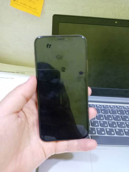 Iphone xc 64 gb.