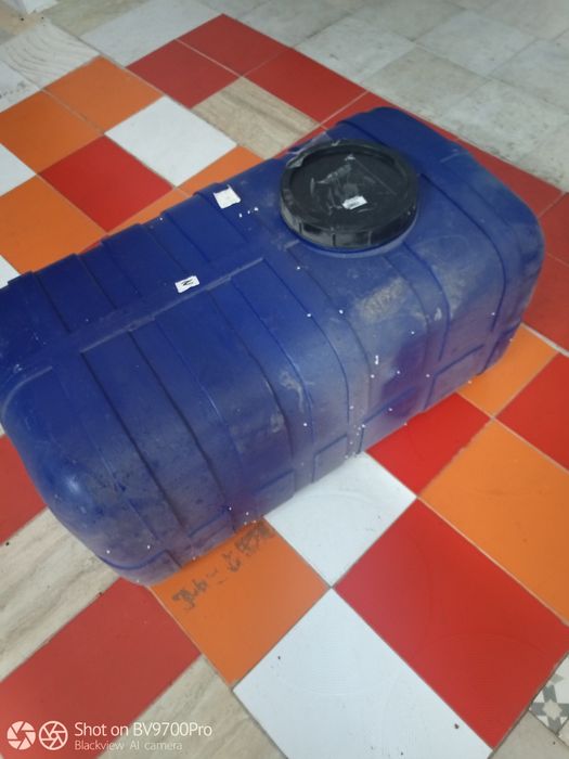 Butoi din plastic alimentar, capacitate 300 litri