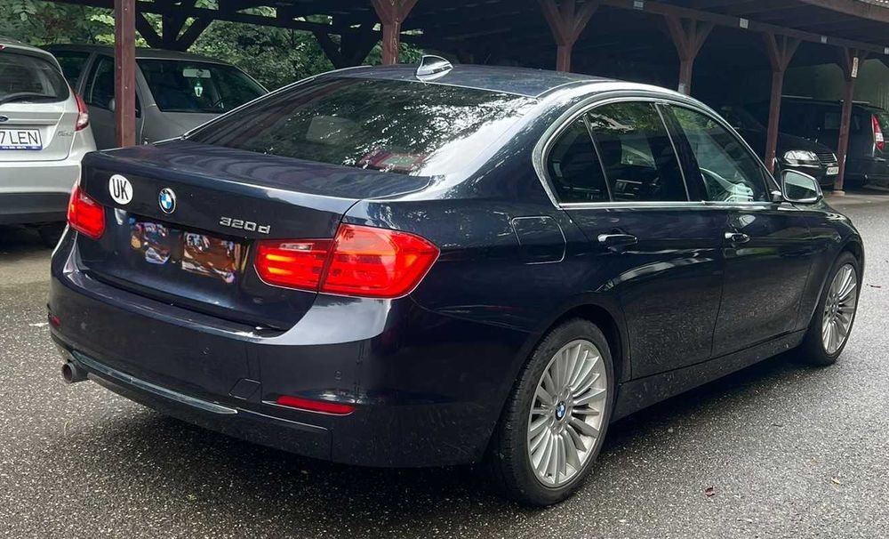 Dezmembrez BMW F30 320D Luxury 2.0D Automat 2015