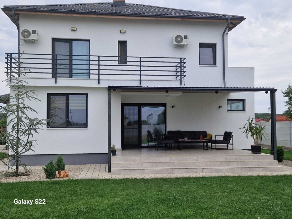 De vânzare casa P+E+Pod+Garaj, cu 4 camere, teren 520mp+520mp