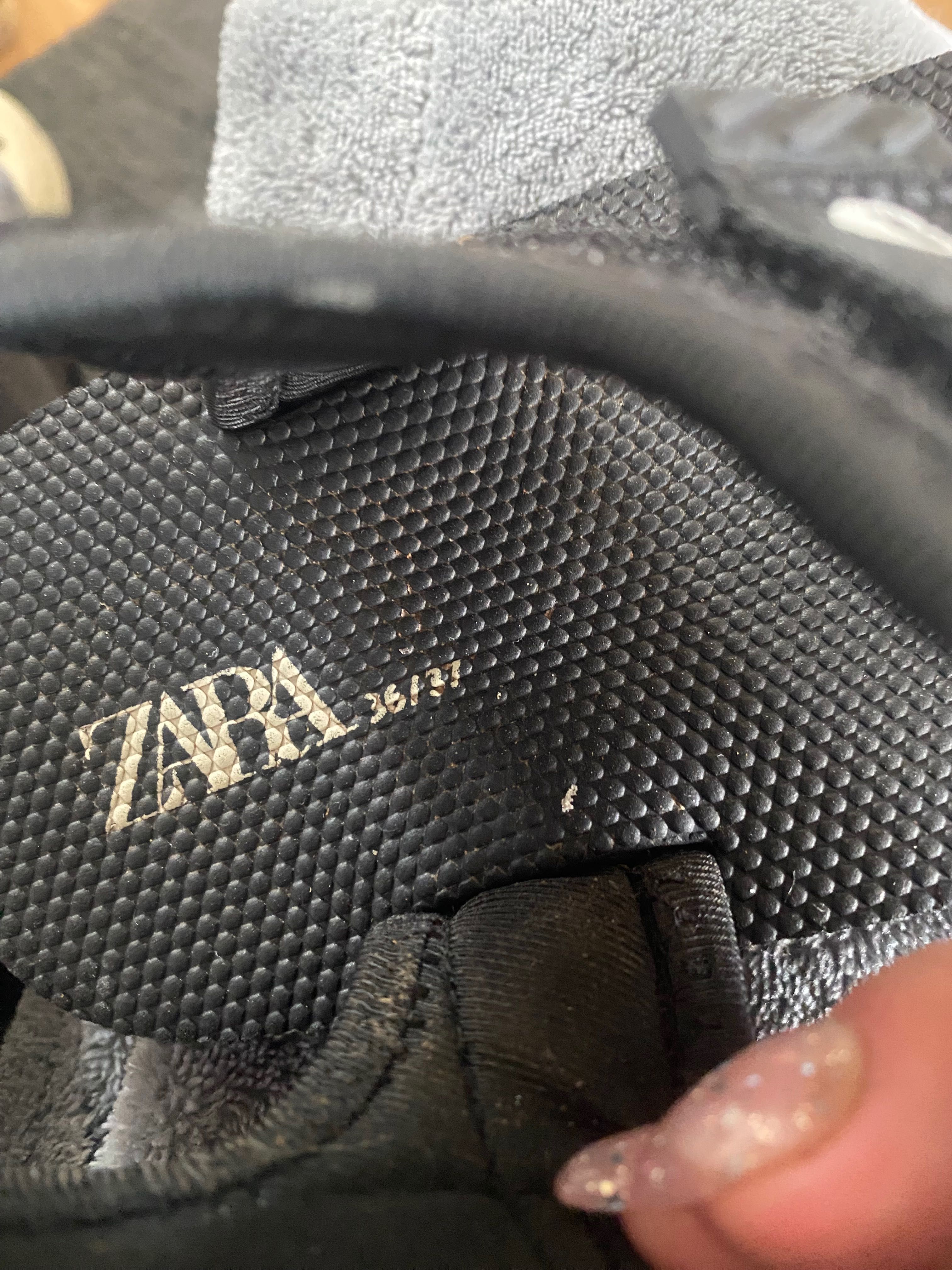 унисекс сандали zara
