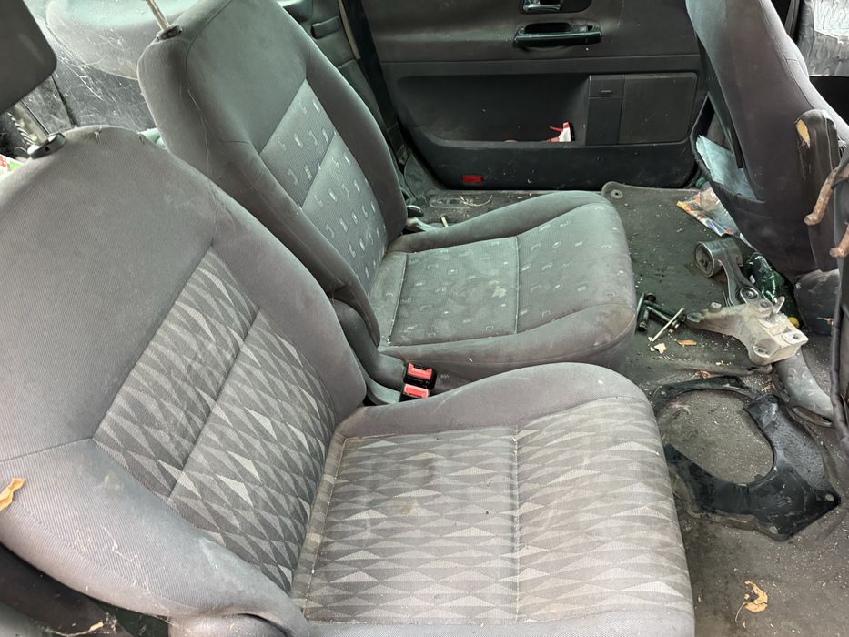 Продавам сеат алхамбра на части