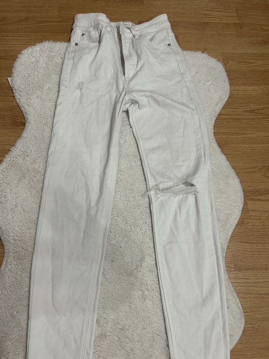Blugi albi stradivarius