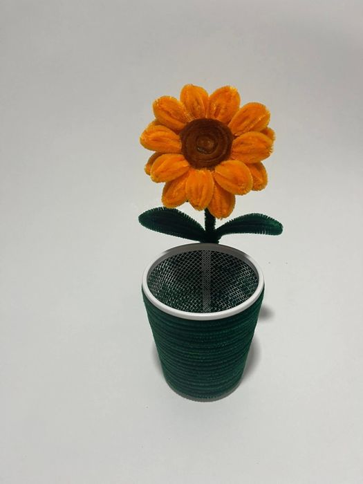 Brăduți,ornamente de crăciun, buchete de flori toate realizate manual