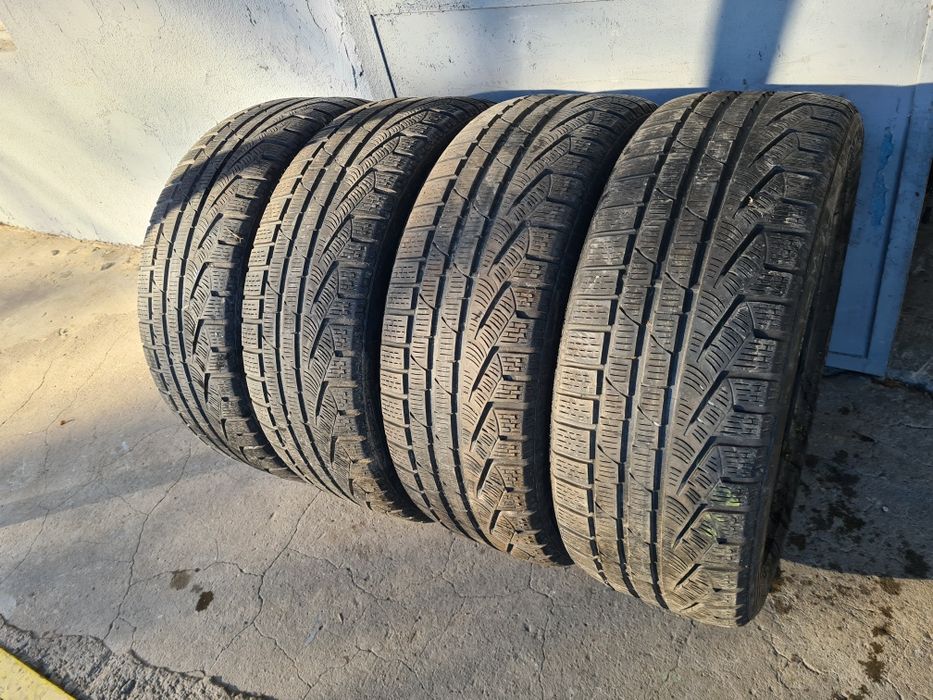 4 бр. зимни гуми 235/50/19 Pirelli MO 2x5 mm 2x 4,5 mm DOT 3612