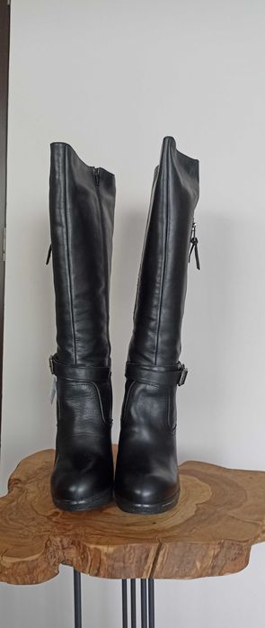 Продавам  дамски ботуши естествена кожа, черни или цвят кафе