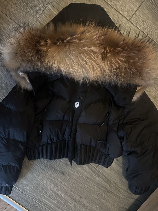 Зимно яке с яка от естествен косъм лисица намалено