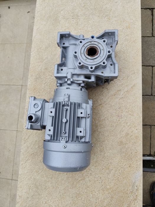 Motor cu reductor
