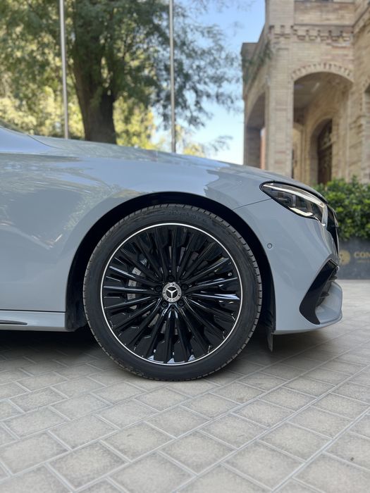 Mercedes-Benz E200 AMG Line  2025год