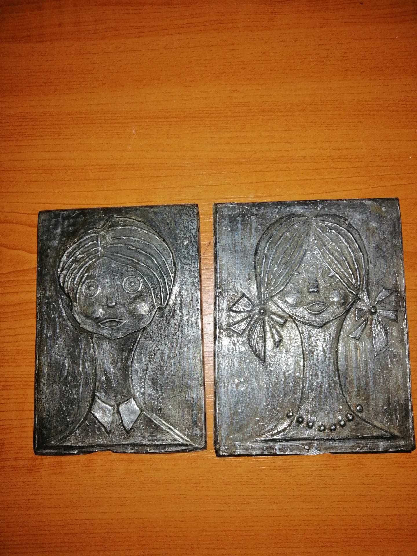 2x gravura pe metal placa vintage portret mama si fiica