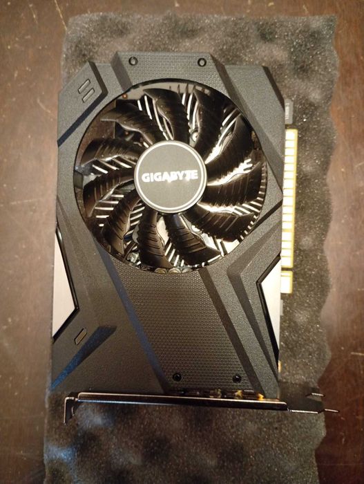 Vand placa video GIGABYTE GEFORCE 1650 GTX 550 lei