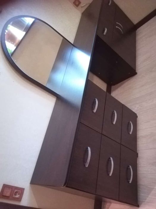 Продам туалетный стол