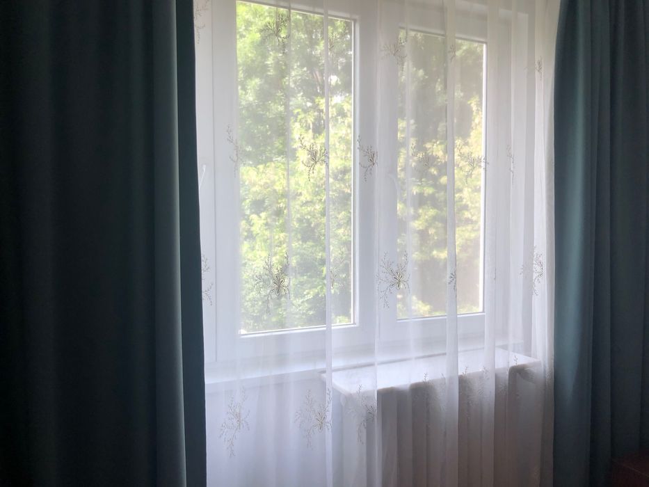 Draperii turcoaz deschis, efect backout, elegante