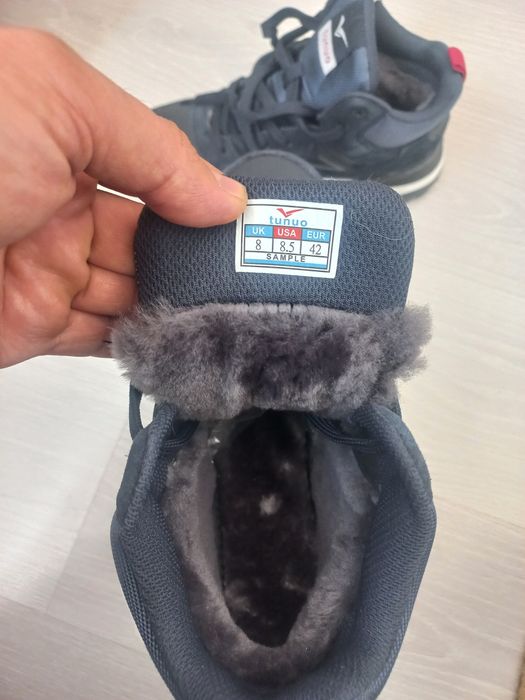 Подам зимнию обувь.