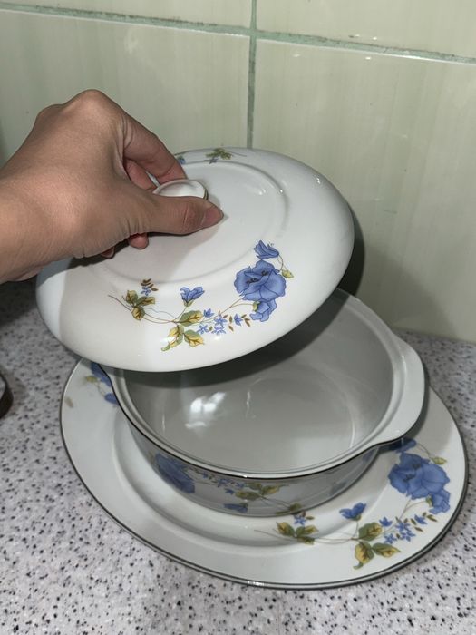 Супница с тарелкой абсолютна новая ни разу не использованая