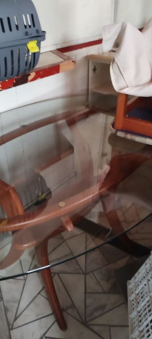 Продавам маса и 6 стола