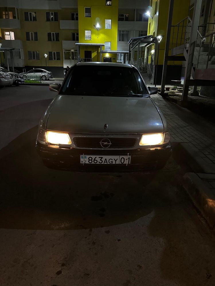 Opel Astra 1993 года, автомат.