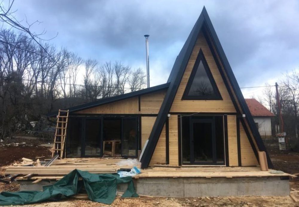 Vindem căsuțe din lemn tip A,