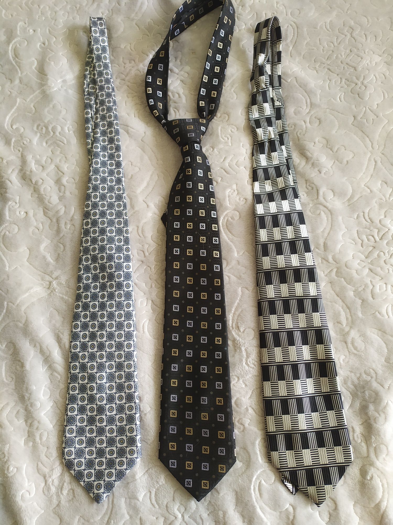 Продам галстуки мужские , шелковые