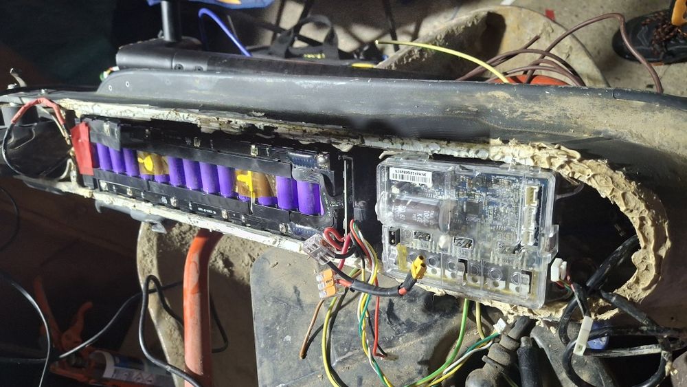 Dezmembrez trotineta electrica xiaomi mi3