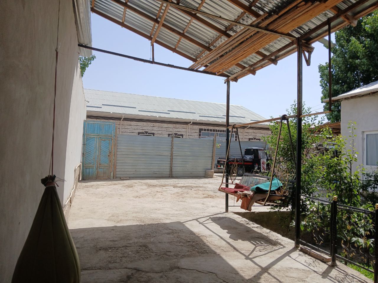Hovli sotiladi 4.5sotix srochnaga Yangi Ariq koʻchasi 52uy